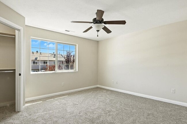 Building Photo - 3 bedroom- 2.5 bath Townhouse