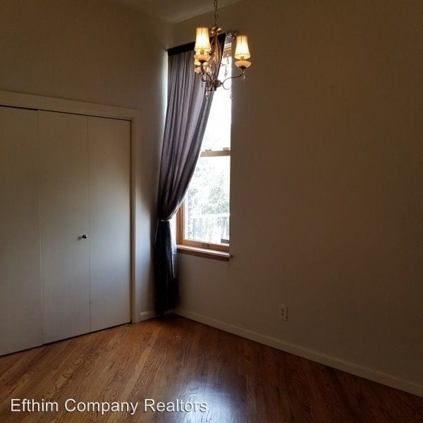 Building Photo - 2 br, 1 bath House - 2325 1/2 B Hickory St.