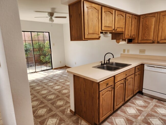 Building Photo - 1623 S Main St