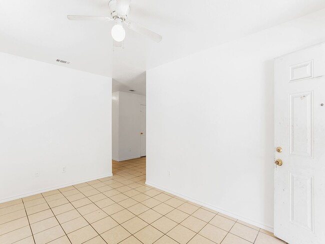 Building Photo - 315 Isbell Rd