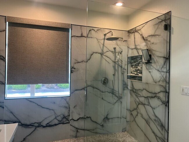 Building Photo - Charming 4-Bed, 2-Bath Single-Story Home for Rent in Elk Grove, CA