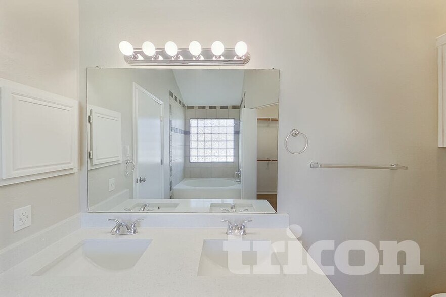 Building Photo - 10224 Long Rifle Dr