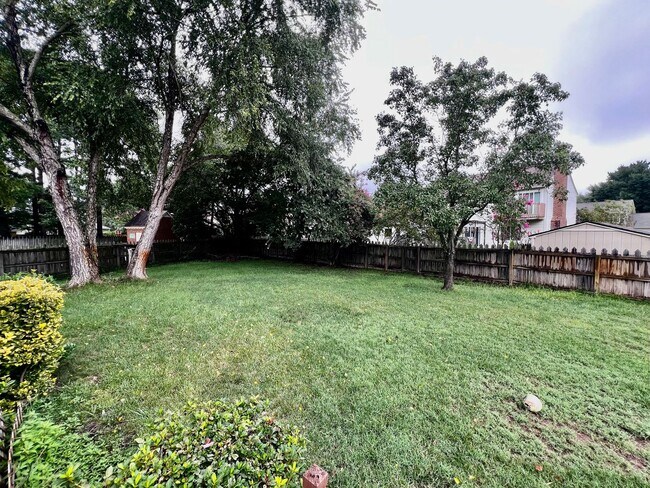 Building Photo - Charming Home in Quiet Salem Woods Cul-de-Sac