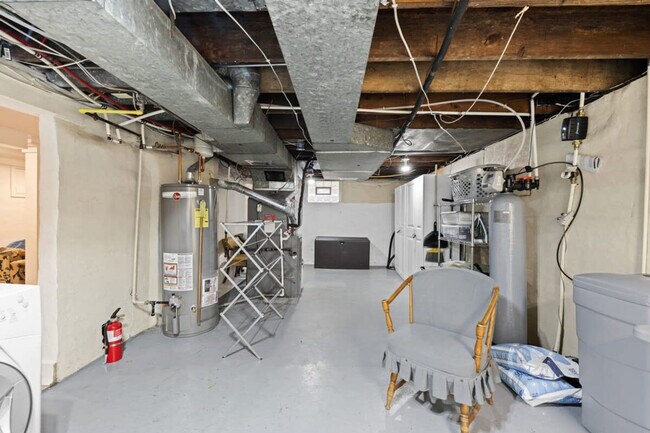 Building Photo - 4452 Carrollton Ave