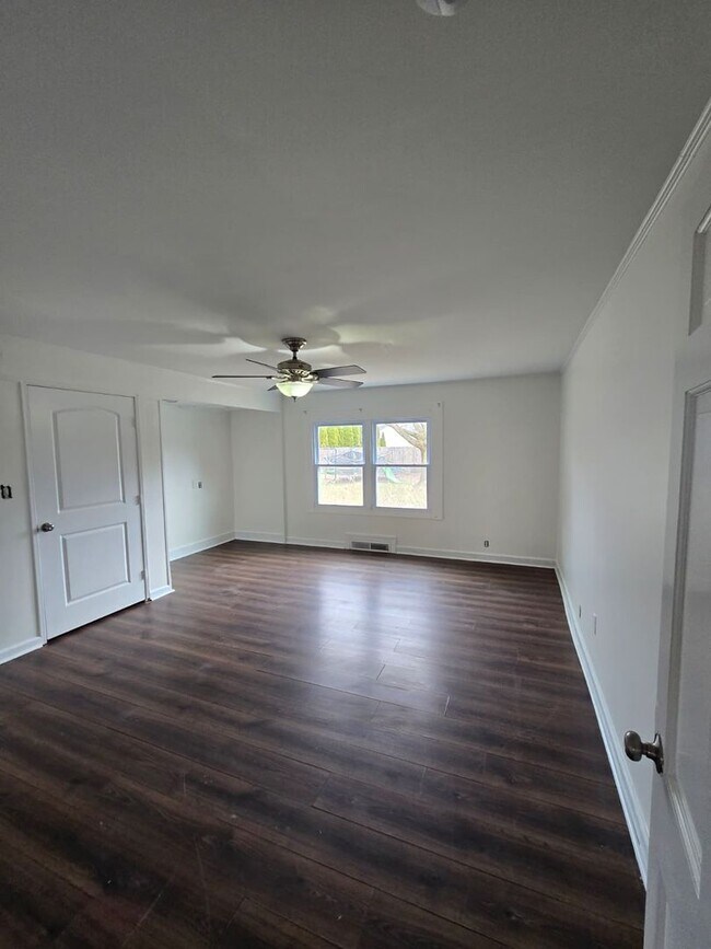 Building Photo - Spacious 4BR Ranch with 3 Living Rooms on 1.7 Acres — Howell