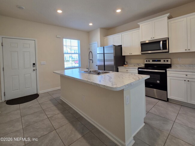 Building Photo - 98 Red House Cir