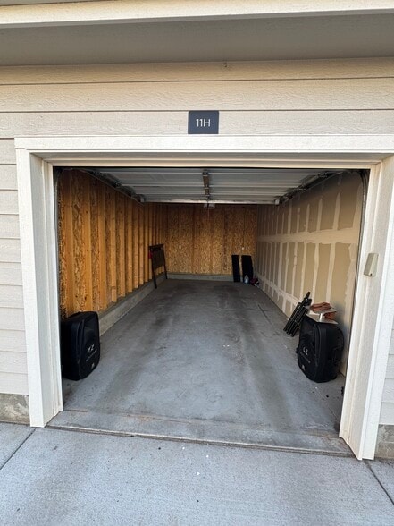Detached Garage - 15700 E Jamison Dr