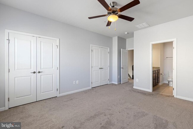 Building Photo - 537 Willow Bend Dr