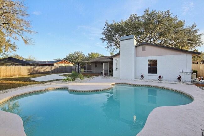 Building Photo - 3911 King Dr