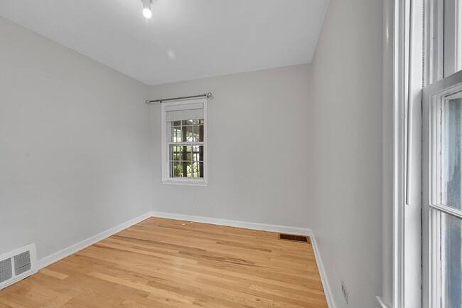 Building Photo - $2,695 - 3 Bed, 1 Bath Updated Home in Den...