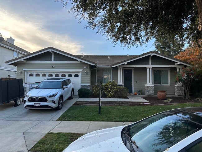 Building Photo - 516 Coconut Pl