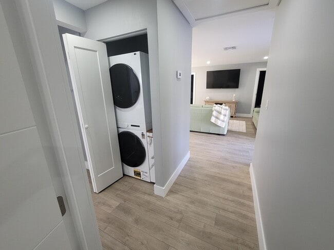 Building Photo - 106 E Chandler Rd