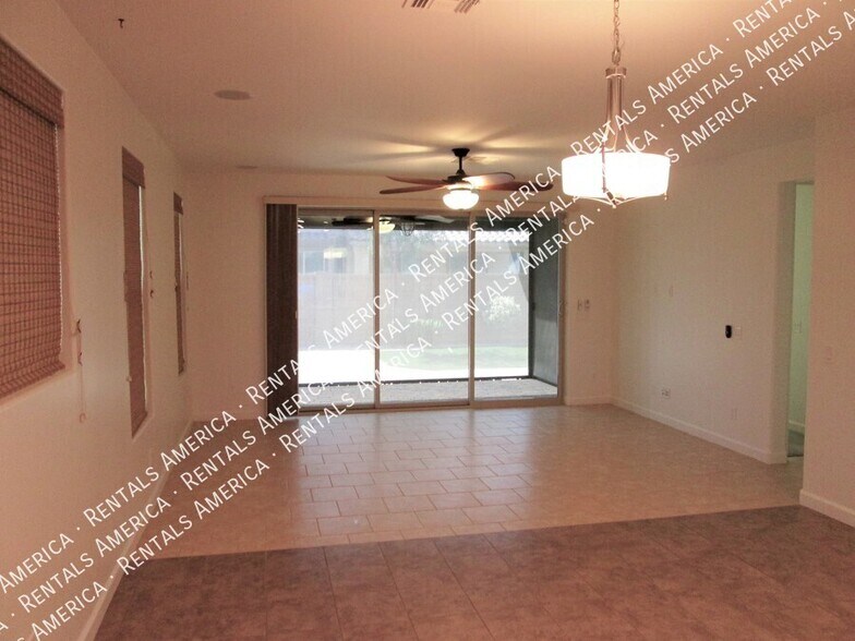 Building Photo - 4259 E Mesquite St