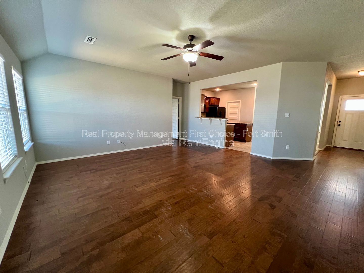 Building Photo - 423 Ridge Point Dr