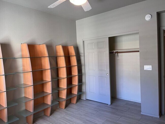 Building Photo - Adorable light and bright! 3Bedroom/2Bath ...