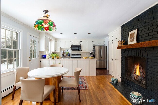 Building Photo - 5 Tall Trees Dr