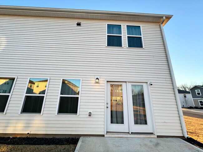 Building Photo - Room in House on Bedrock Rd