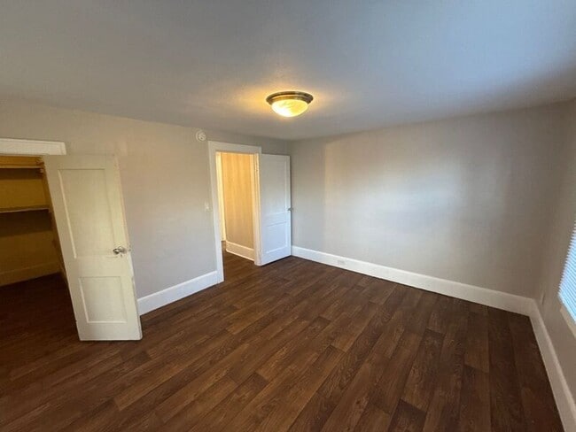 Building Photo - 1615 D St NE