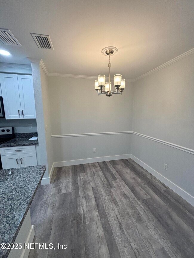 Building Photo - 200 Ironwood Dr