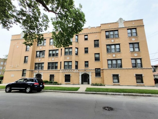 Building Photo - 1 bedroom in CHICAGO IL 60659