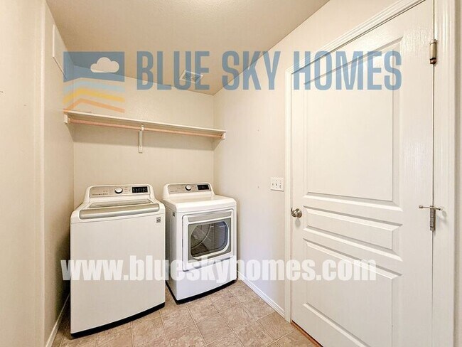 Building Photo - 4916 W McNealy St