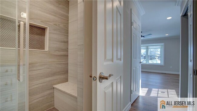 Building Photo - 16A Alexander Hamilton Ct