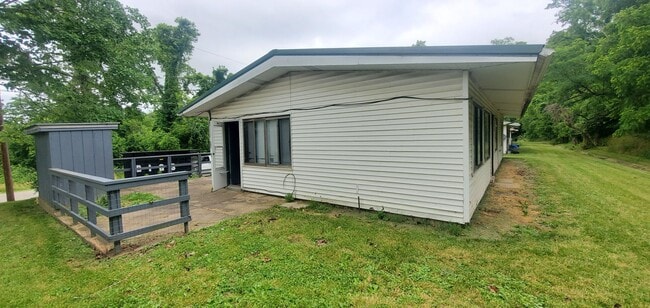 Building Photo - Finleyville 3 Bedroom 1.5 Bath Ranch $1,50...