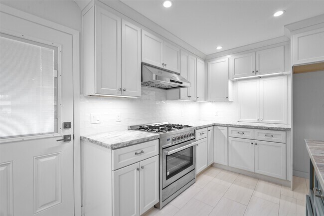 Building Photo - 4014 Tilson Ln