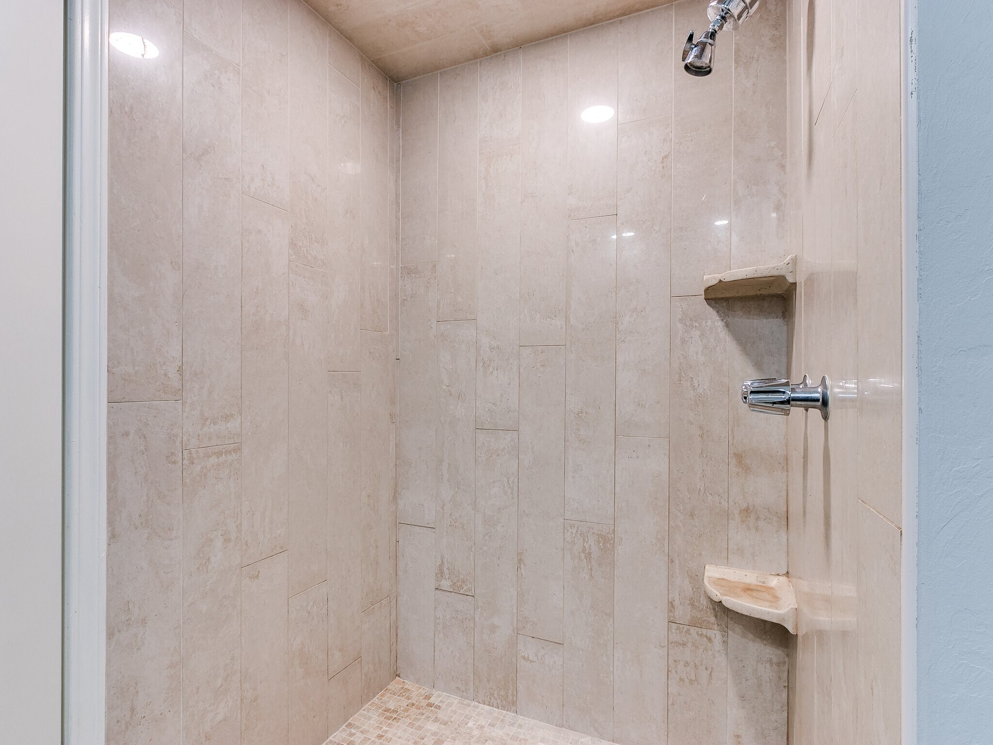 Building Photo - 9906 Mantle Dr