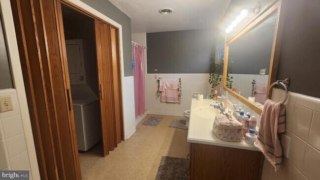 Building Photo - 211 University Blvd