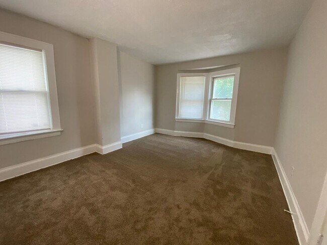 Building Photo - Beautiful, Large 5 Bedroom Cleveland Home - Now Available!