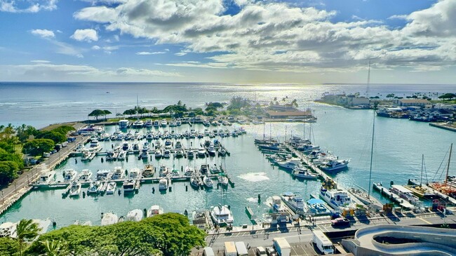 Building Photo - Victoria Place | Ocean-Facing Corner Resid...