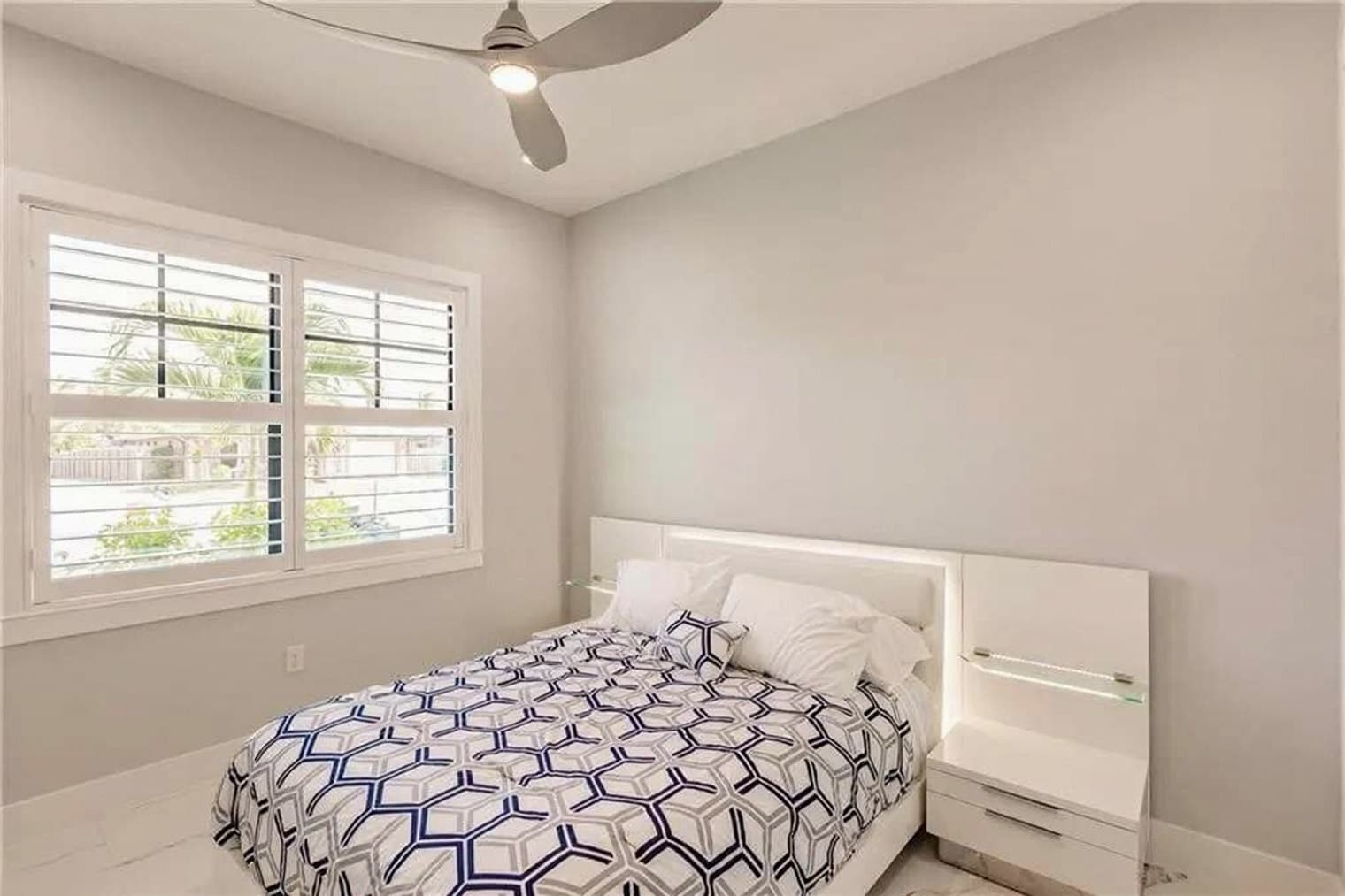 Building Photo - 656 108th Ave N