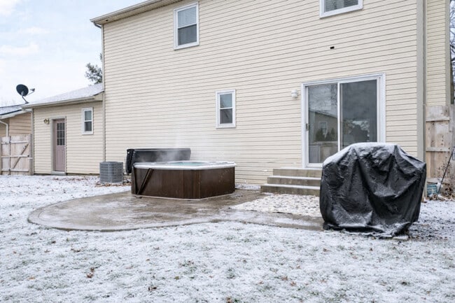 Building Photo - 185 Heights Ave