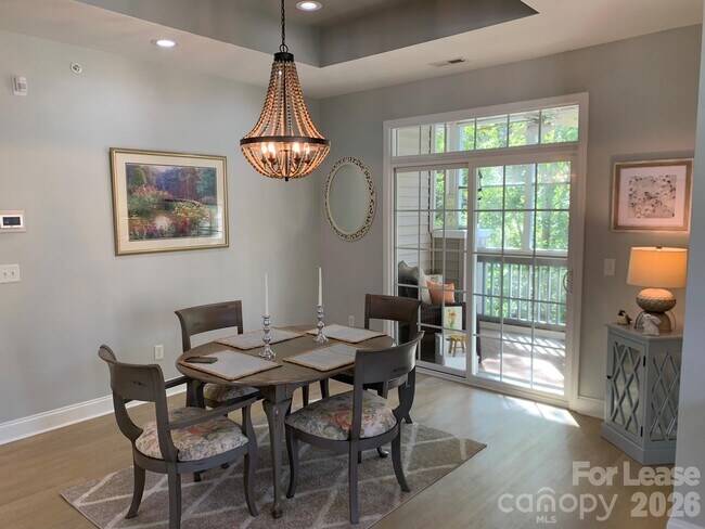 Building Photo - 9033 Rosalyn Glen Rd