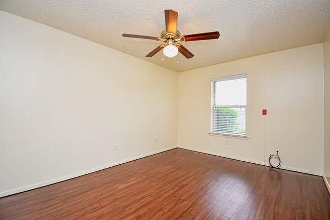 Building Photo - 100 Sunset St