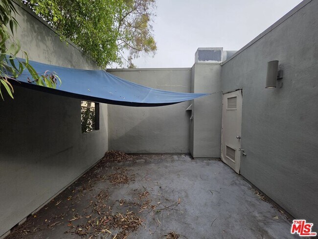 Building Photo - 1421 Greenfield Ave