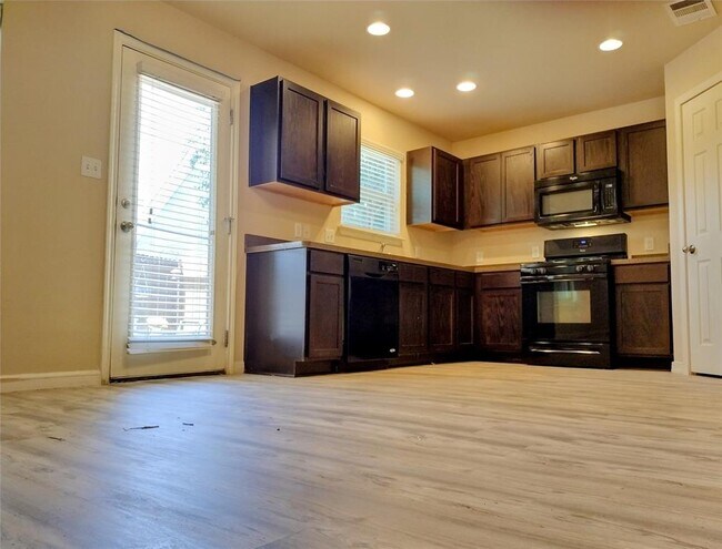 Building Photo - 126 Preston Trail