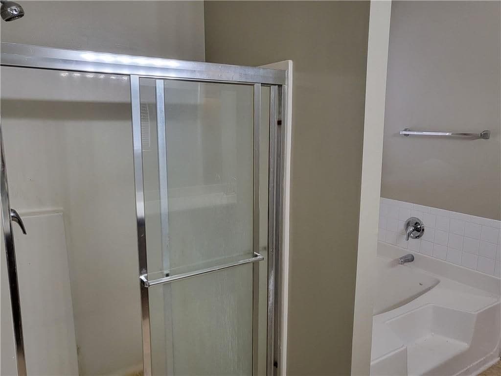 Building Photo - 950 Rockbass Rd