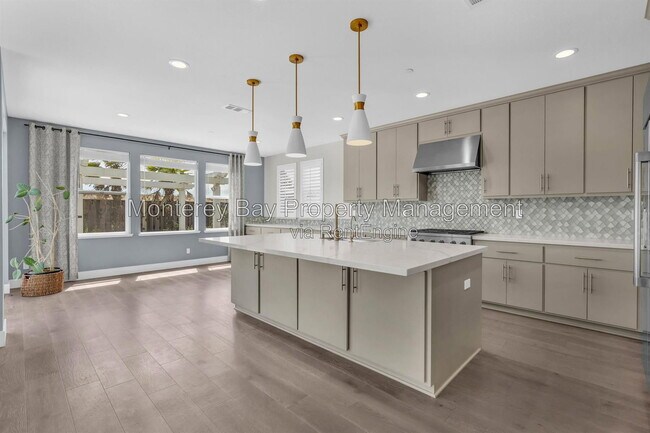 Building Photo - 240 Bungalow Dr