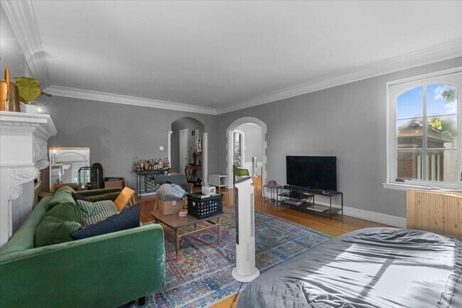 Building Photo - 4 bedroom in Chicago IL 60647