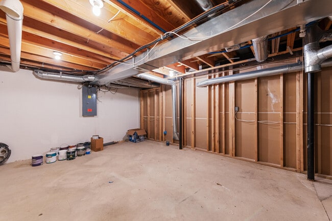 Building Photo - 47643 Ashford Dr S