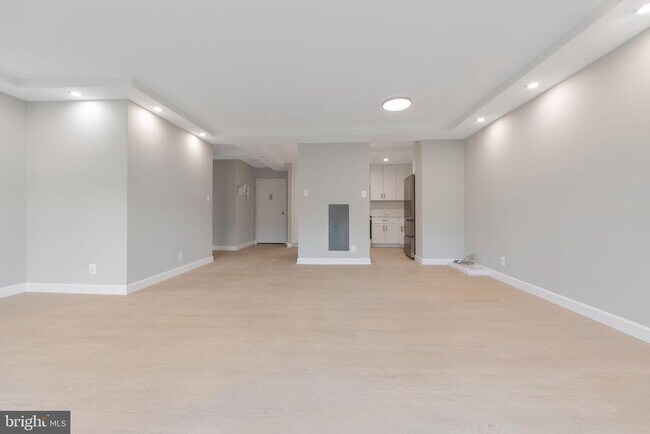 Building Photo - 205 Yoakum Pkwy