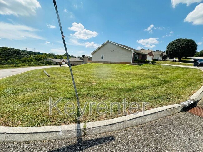 Building Photo - 5330 Blue Star Dr