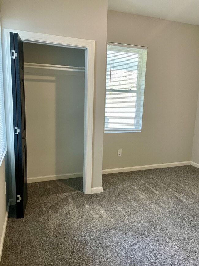 Building Photo - 227 Tyree Cir