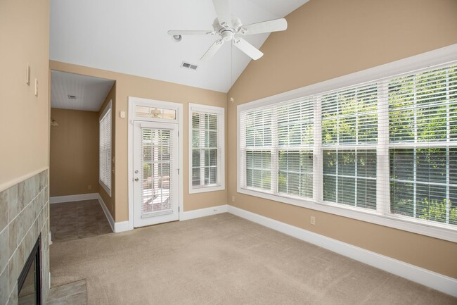 Building Photo - One Level Townhome
