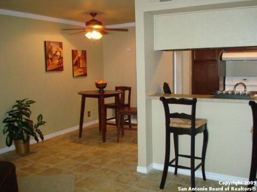 Building Photo - 8702 Village Dr
