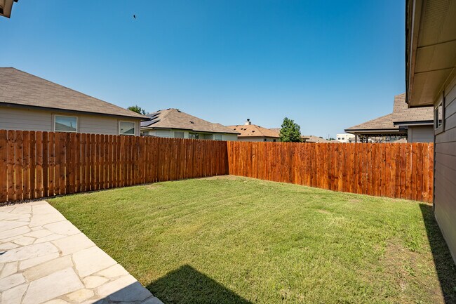 Building Photo - 121 Hematite Ln
