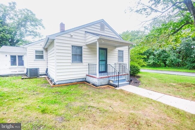 Building Photo - 203 Girard Rd N