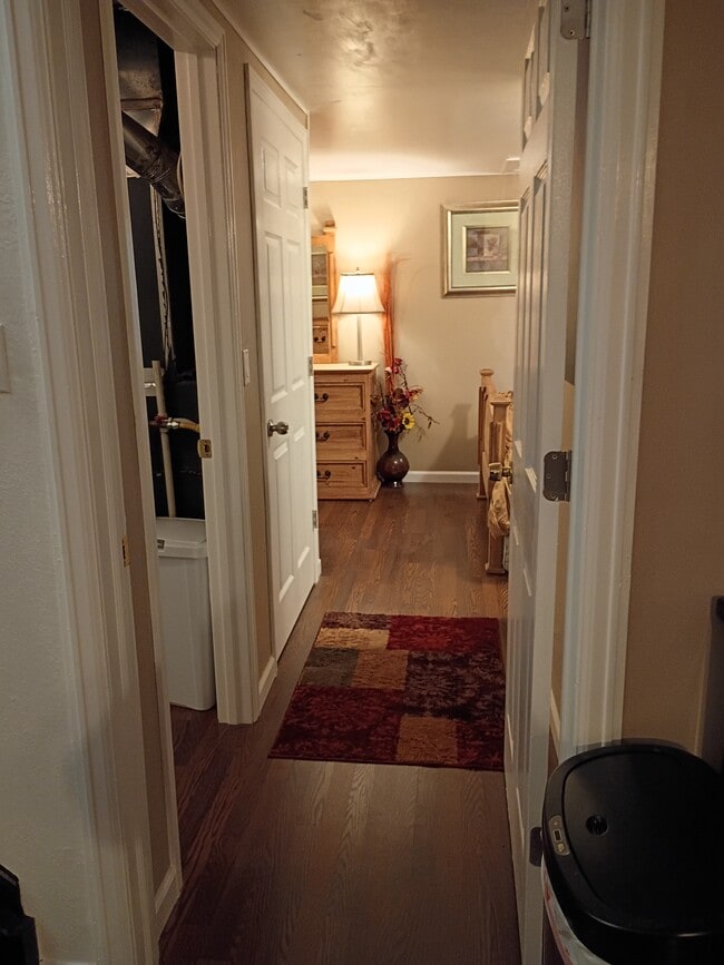 Building Photo - 5070 Fenwood Dr